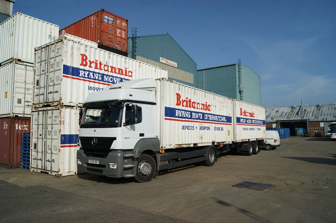international removal containers and truck