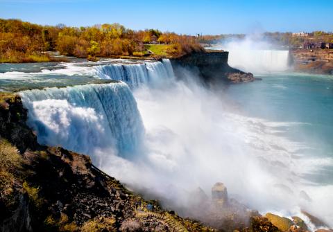 The Niagara Falls is a popular landmark near to New York and New England