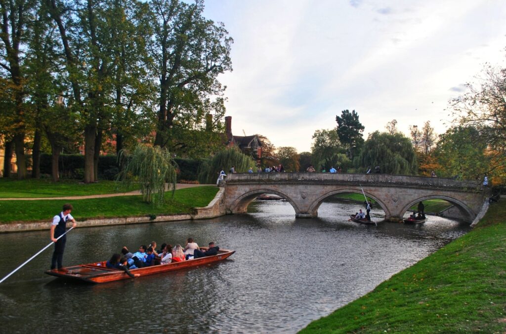 cambridge punting on the river